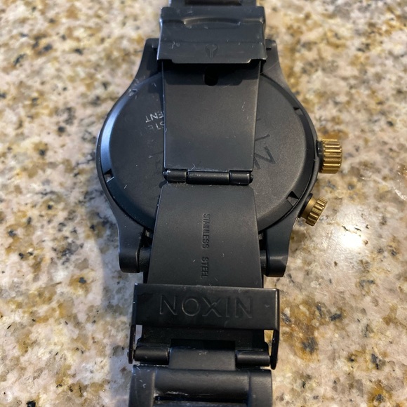 Nixon 51-30 needs battery! - Picture 2 of 2